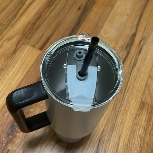 HelloKitty tumbler collector item - Picture 4 of 4